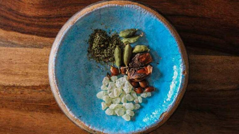 Aromatische Räuchermischungen selber machen - Frau Achtsamkeit